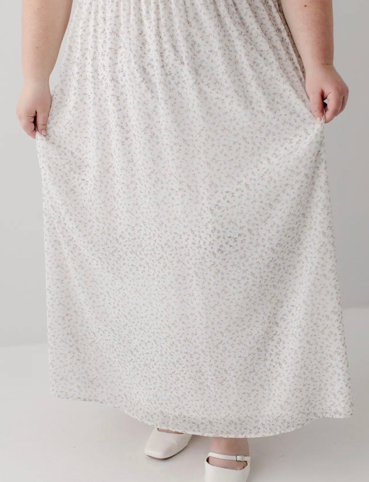 Ivonne Ditsy Floral Maxi Dress